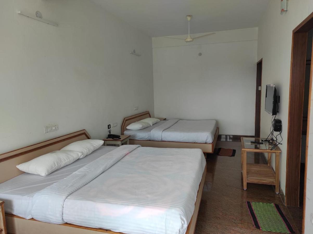 מלון Vālpārai Sabari Residency מראה חיצוני תמונה