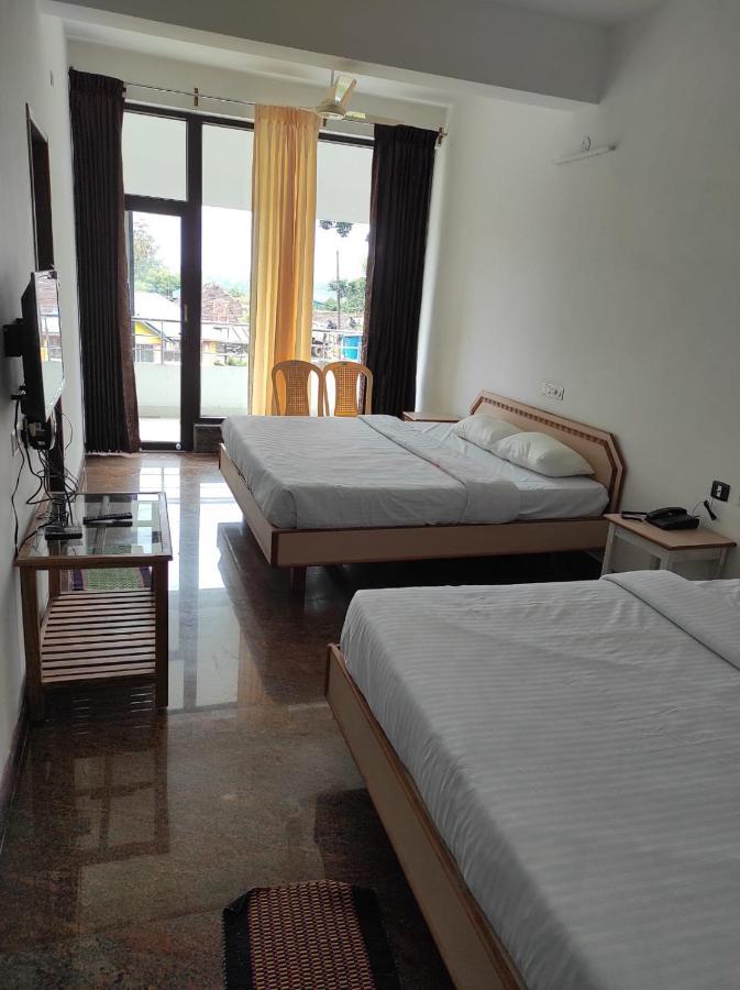 מלון Vālpārai Sabari Residency מראה חיצוני תמונה