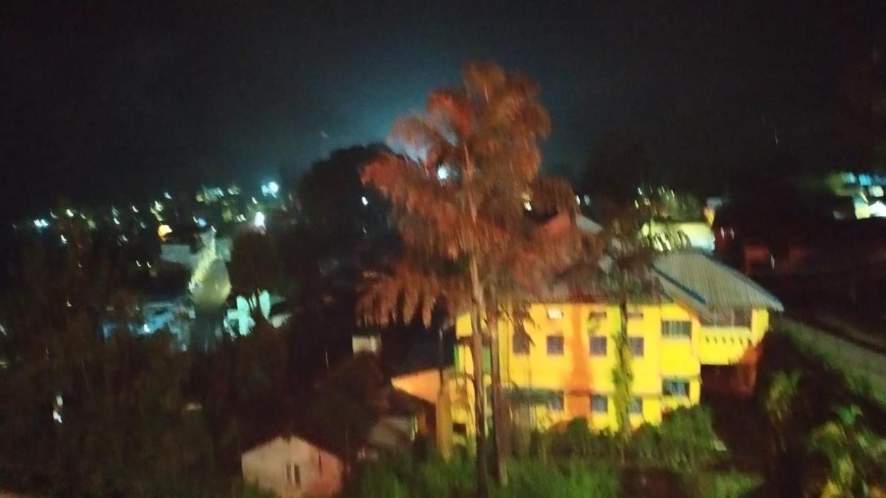 מלון Vālpārai Sabari Residency מראה חיצוני תמונה