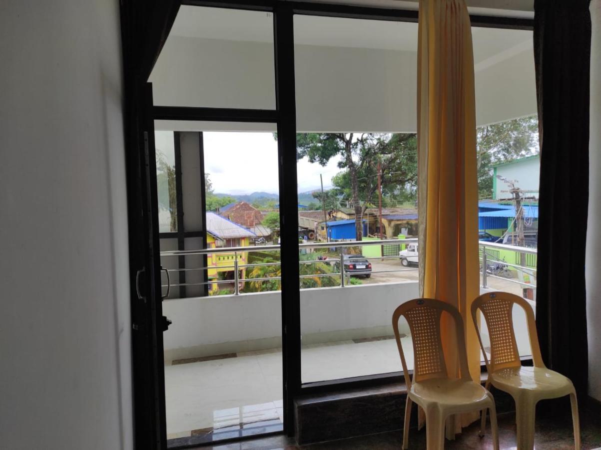 מלון Vālpārai Sabari Residency מראה חיצוני תמונה